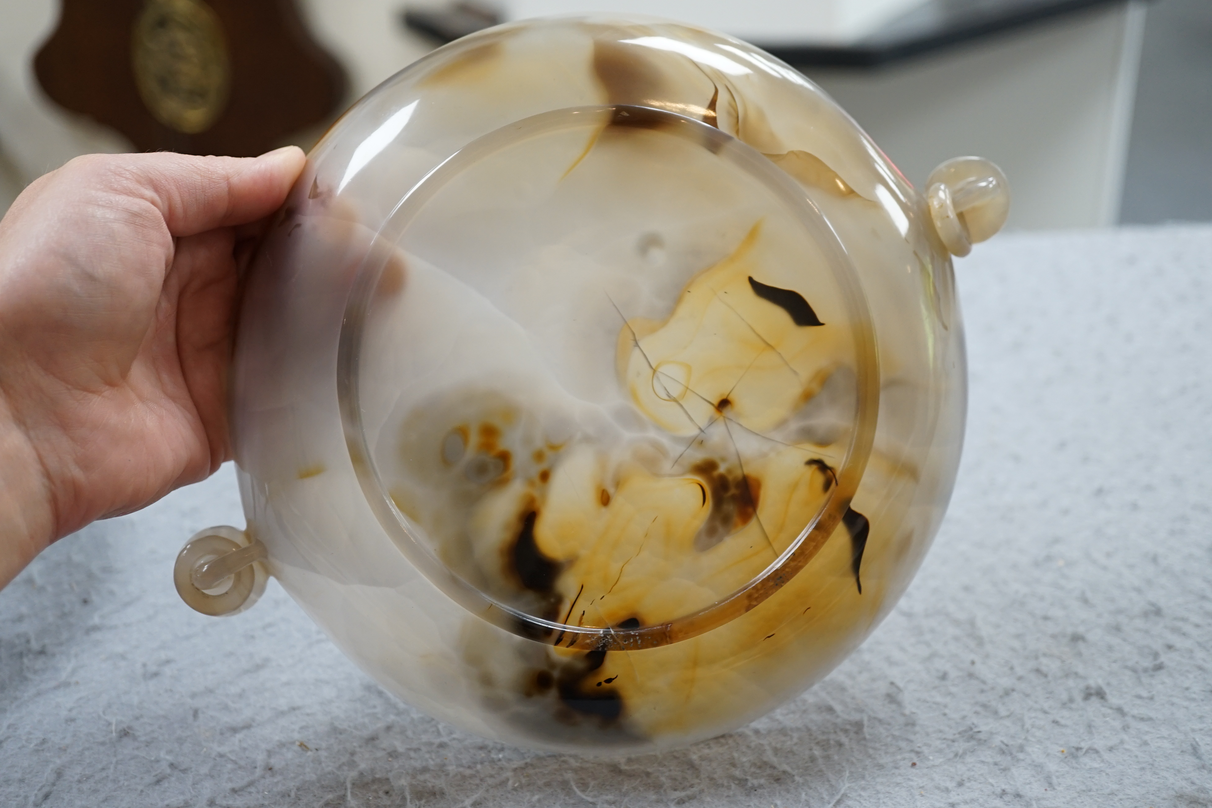 A Chinese Mughal style agate shallow circular dish, 18th/19th century